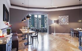 BacHome Gallery B&B